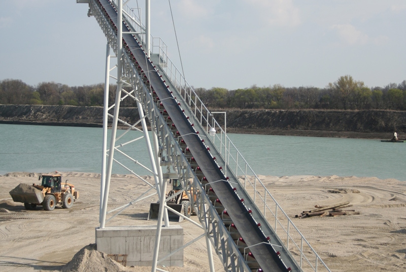 DOPRAVNÍKY / Pásové dopravníky - foto DOPRAVNÍKY / Pásové dopravníky - foto