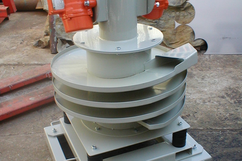 DOPRAVNÍKY / Vibračné dopravníky a elevátory - foto DOPRAVNÍKY / Vibračné dopravníky a elevátory - foto